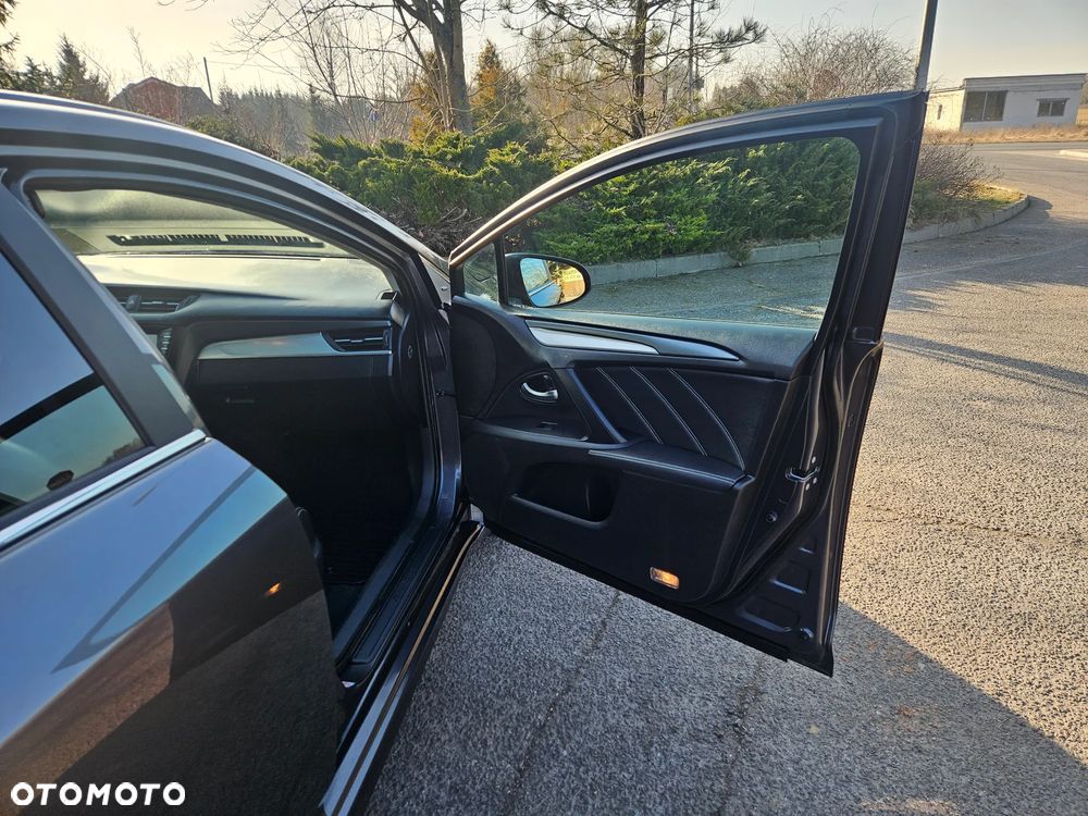 Toyota Avensis 2.0 D-4D Premium - 38