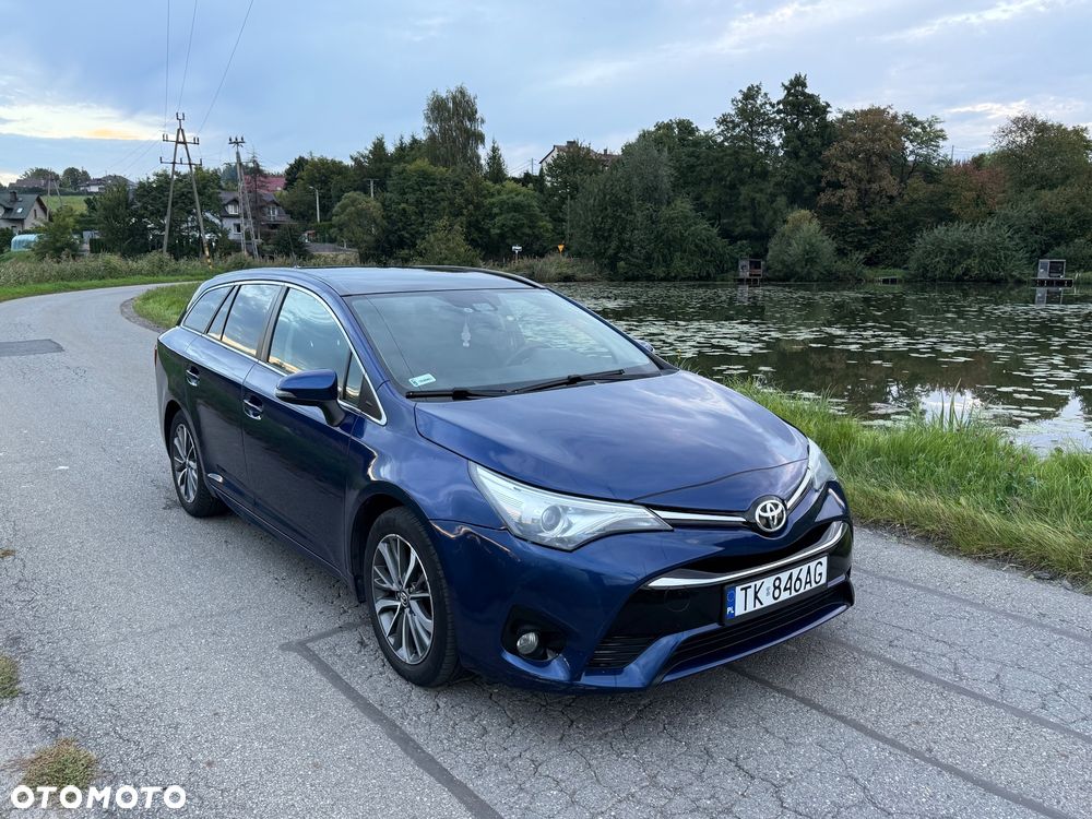 Toyota Avensis 1.6 D-4D Premium - 3