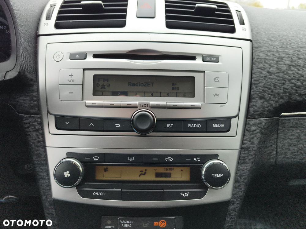 Toyota Avensis 1.8 Active - 19