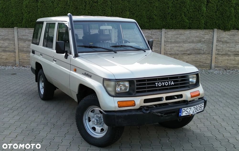 Toyota Land Cruiser - 1