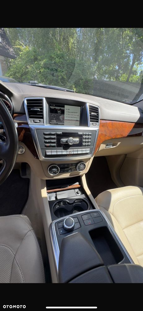Mercedes-Benz GL - 13