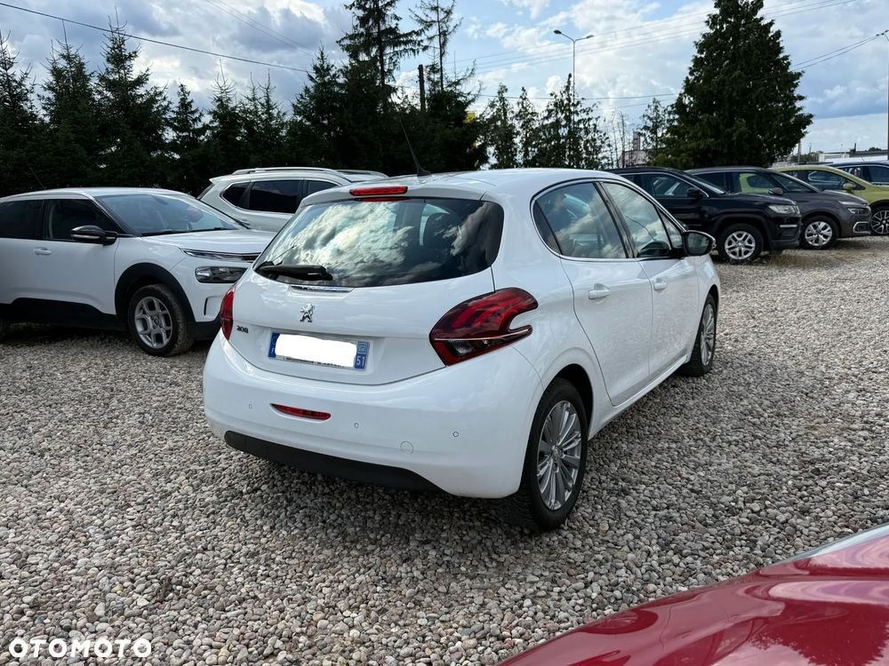 Peugeot 208 PureTech 110 Stop & Start EAT6 Allure - 4