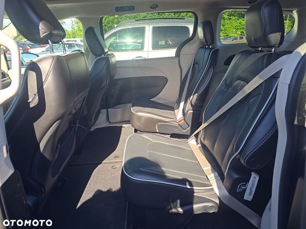 Chrysler Pacifica - 14