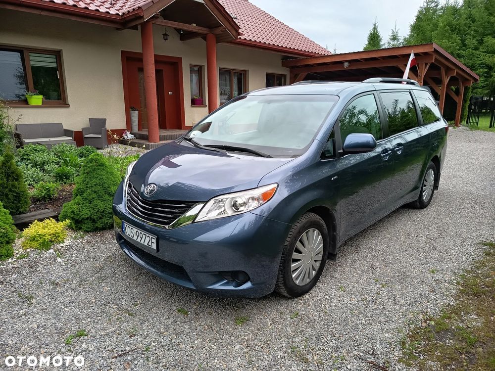 Toyota Sienna - 1
