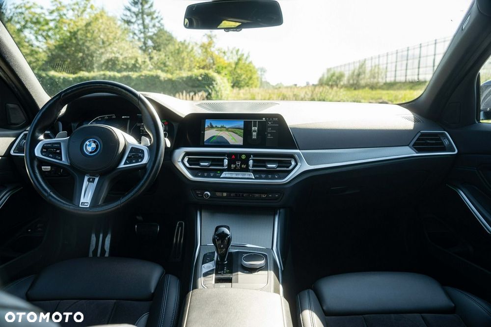 BMW Seria 3 330e PHEV M Sport - 23