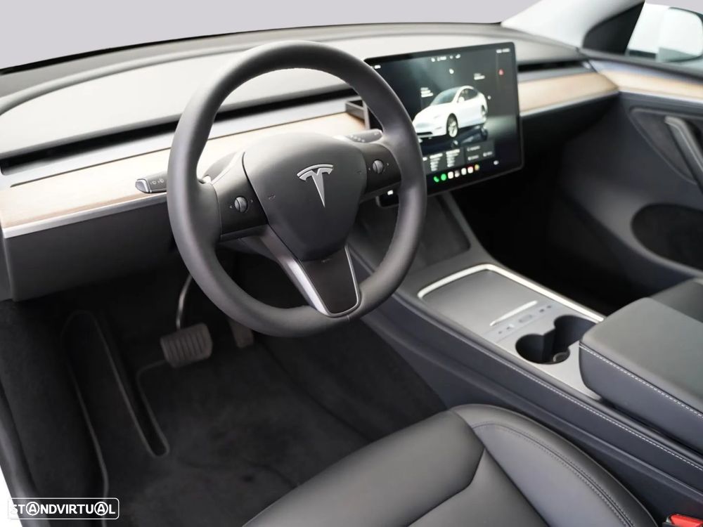 Tesla Model Y - 10