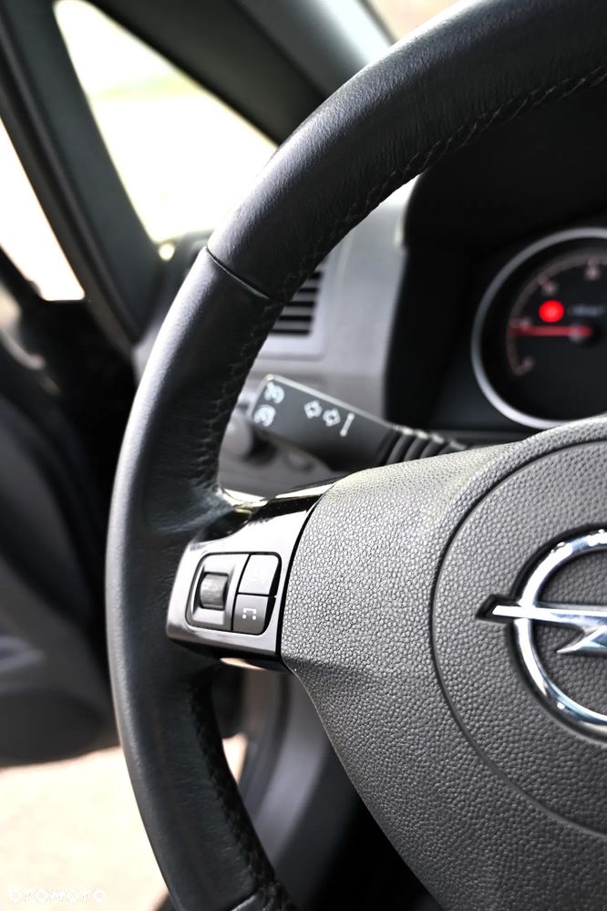 Opel Zafira - 24