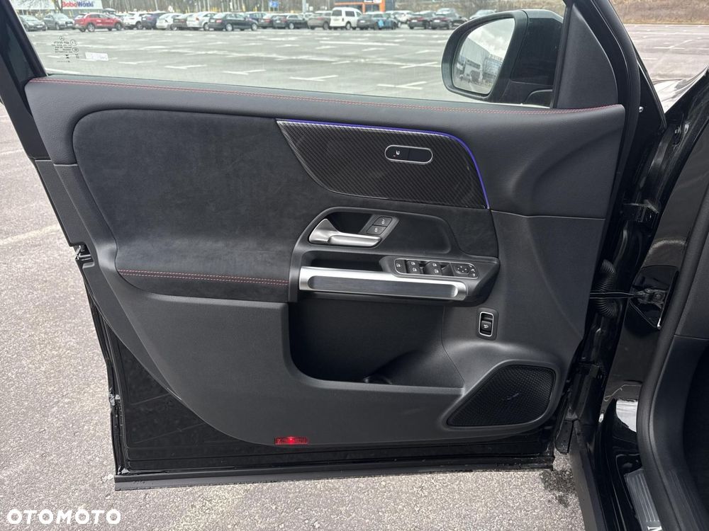 Mercedes-Benz GLB - 10