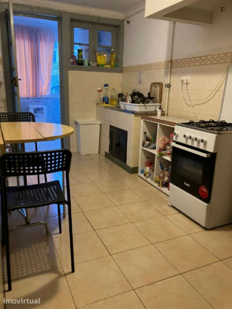 Quarto - localizado em  Coimbra - Grande imagem: 2/10