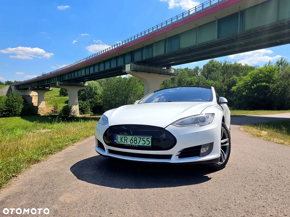 Tesla Model S - 4