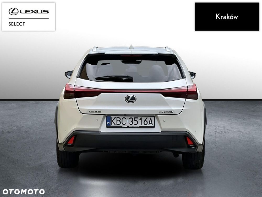 Lexus UX - 4