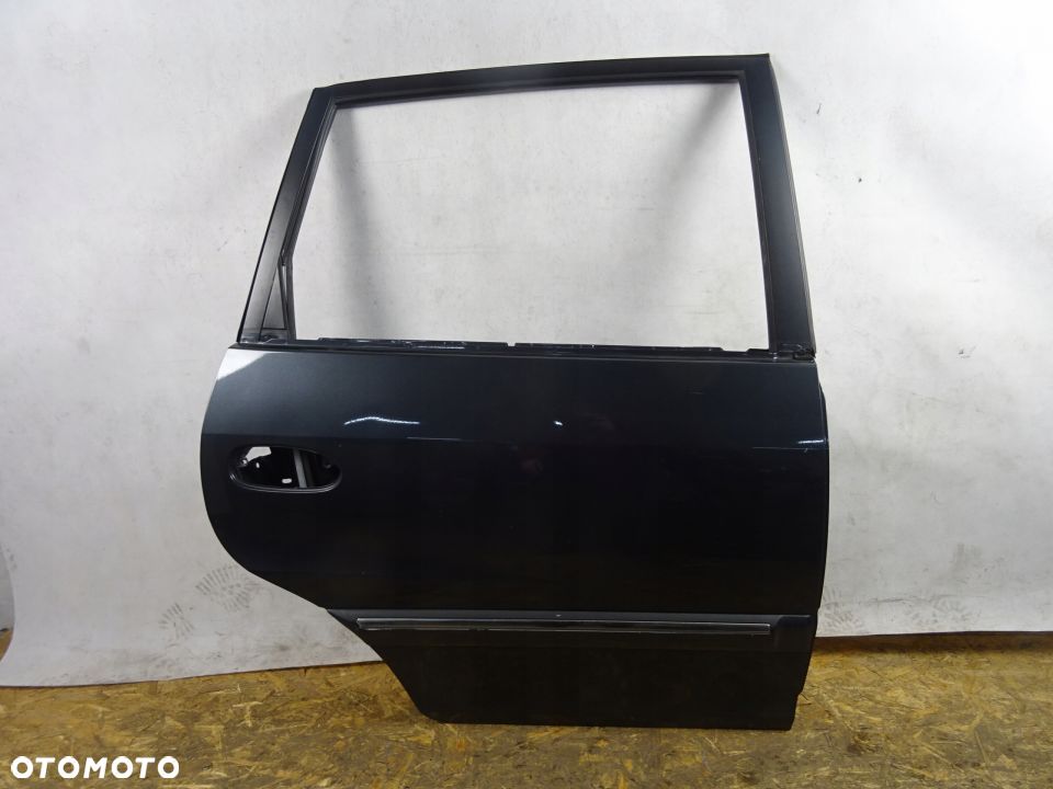 DRZWI PRAWY TYŁ KIA CARENS II 02-06 2.0 - 1