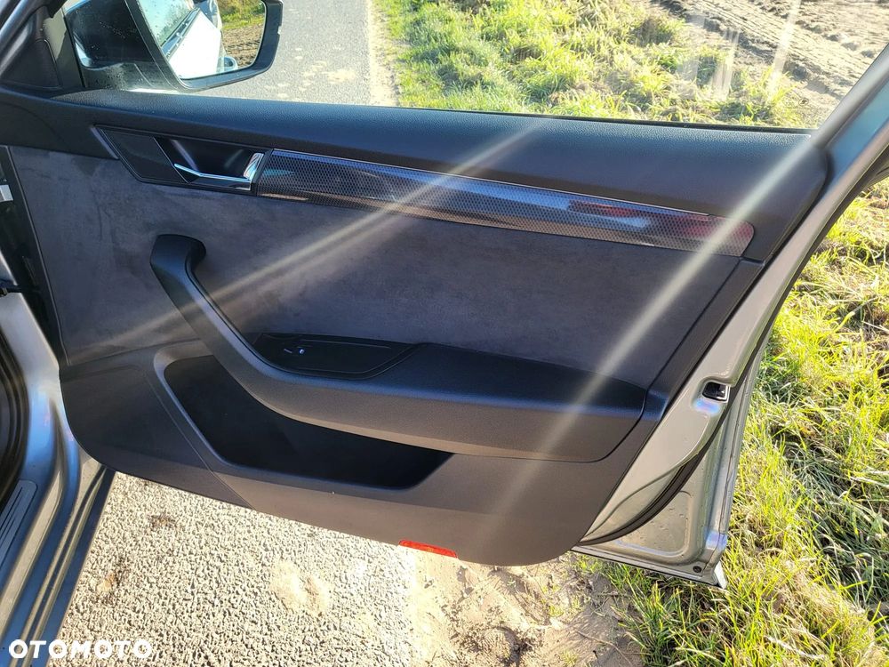 Skoda Superb 2.0 TDI Sportline DSG - 30