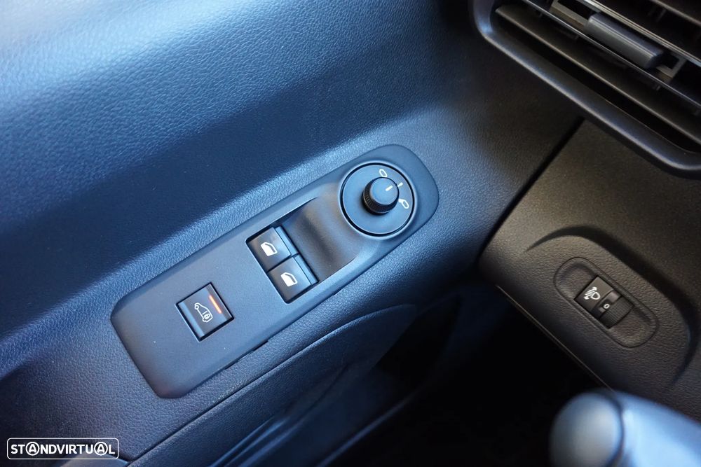 Toyota Proace City 1.5D 102 3 lug. Comfort IVA dedutível - 24