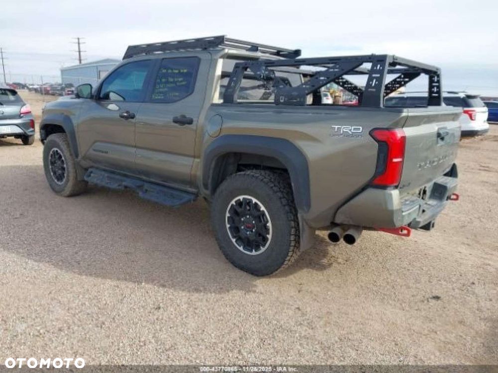 Toyota Tacoma - 4