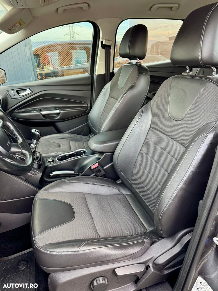 Ford Kuga 2.0 TDCi 2x4 Titanium - 30