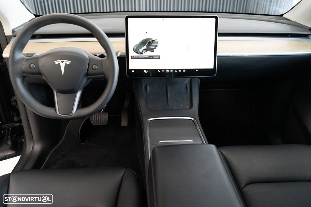 Tesla Model Y Standard RWD - 10