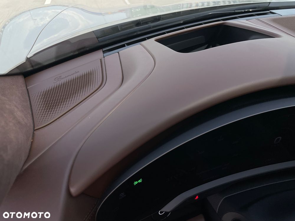 Porsche Taycan Turbo - 28