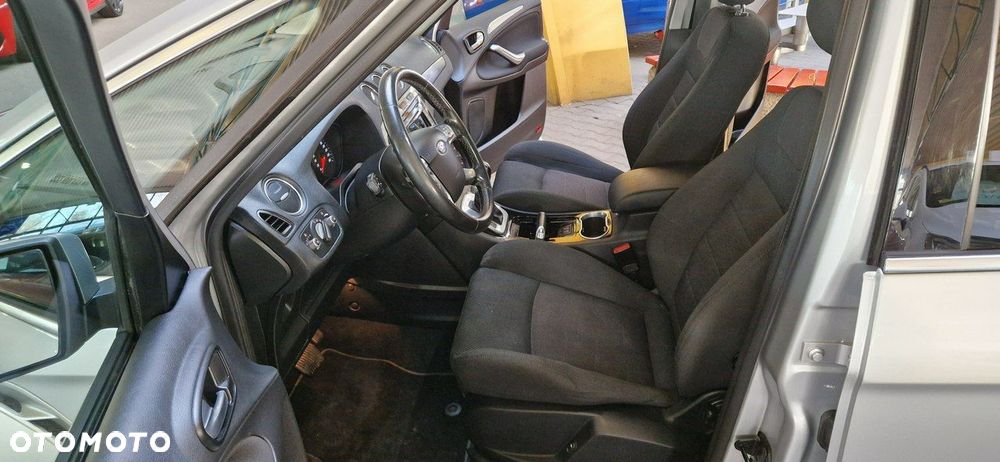 Ford S-Max - 11