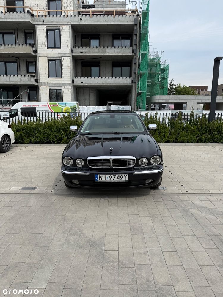 Jaguar XJ XJ8 4.2 LWB Executive - 1