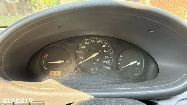 Nissan Micra 1.0 L - 9