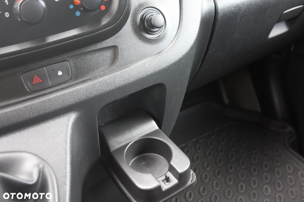 Opel Vivaro - 21
