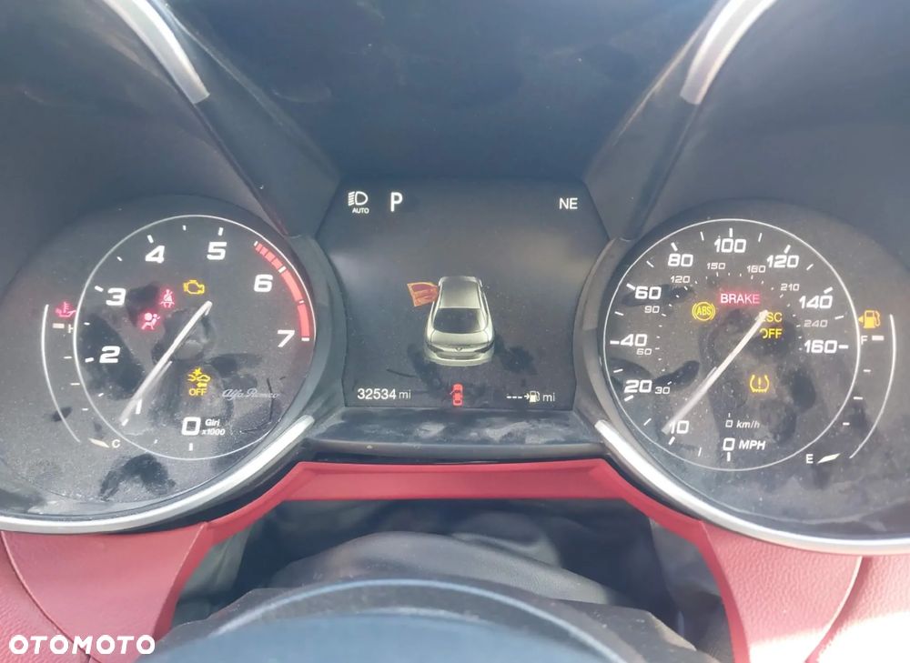 Alfa Romeo Giulia 2.0 Turbo 16V AT8 Veloce Ti - 10