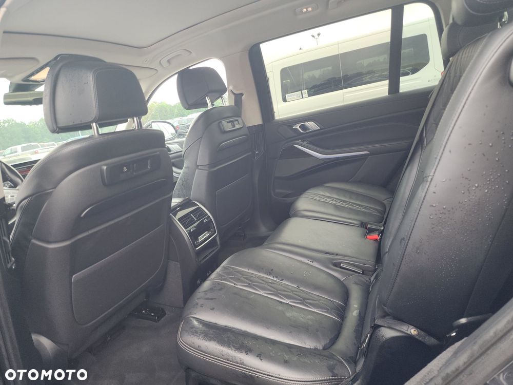 BMW X7 xDrive40i - 16