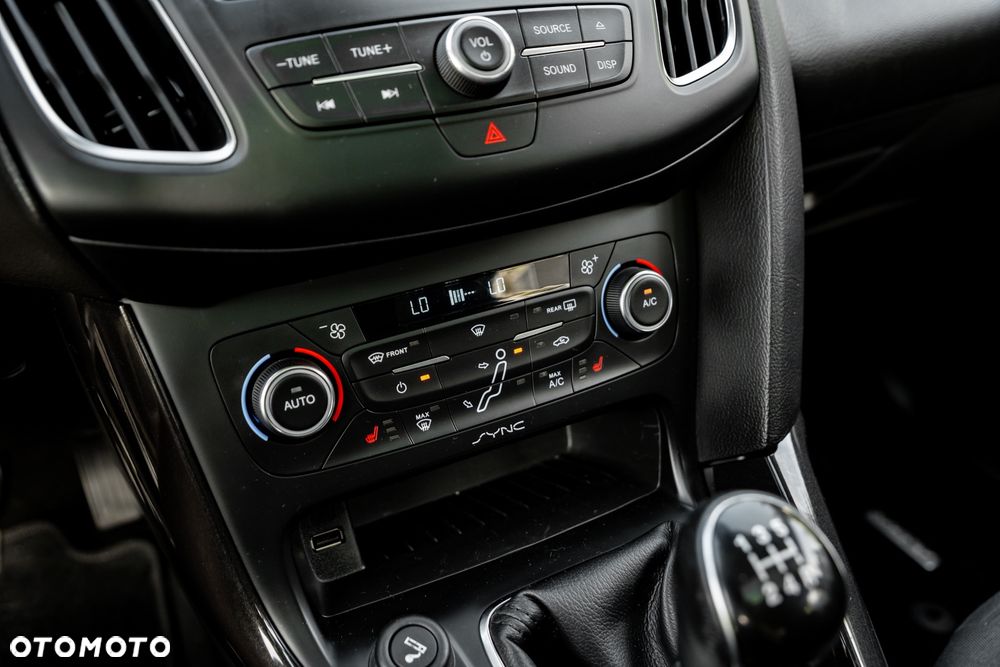 Ford Focus 1.0 EcoBoost Trend - 34
