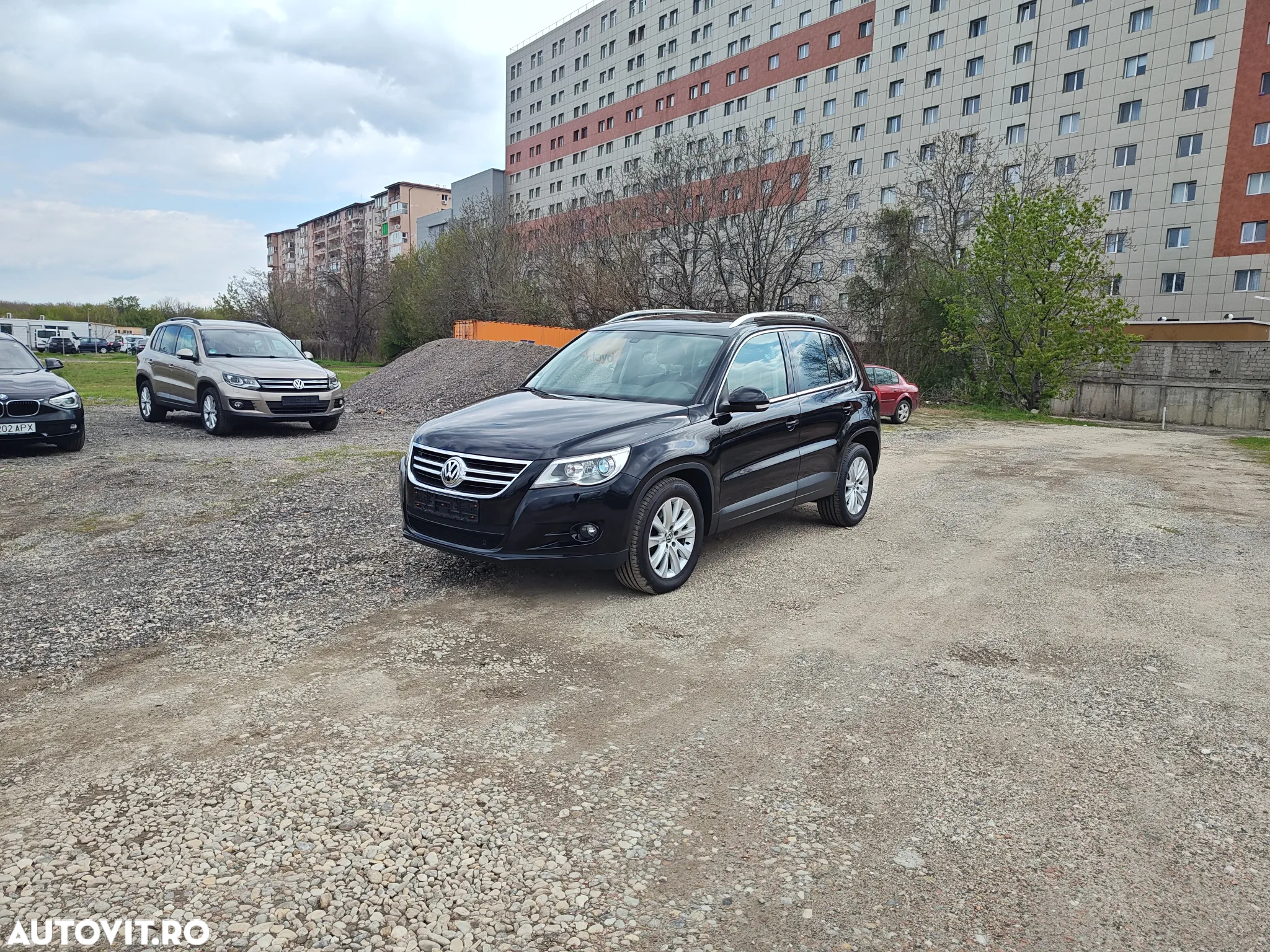 Volkswagen Tiguan - 2