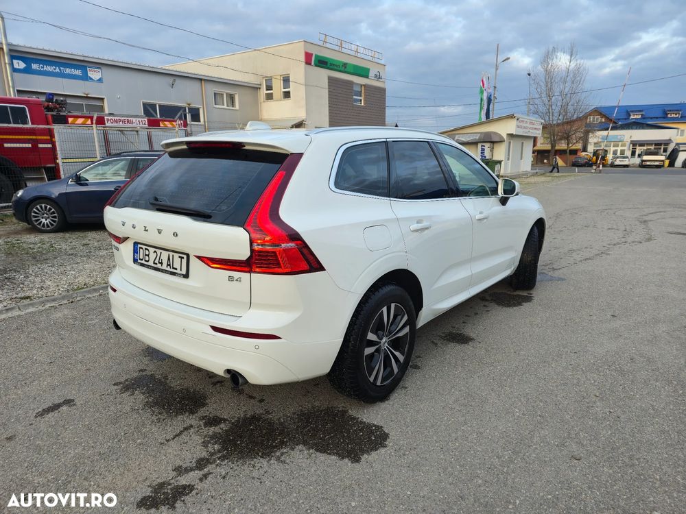 Volvo XC 60 B4 MHEV AT8 FWD Momentum - 4