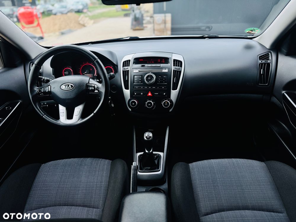 Kia Ceed 1.4 CVVT Dream-Team Edition - 29