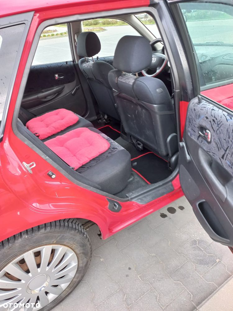 Mazda 323F - 10