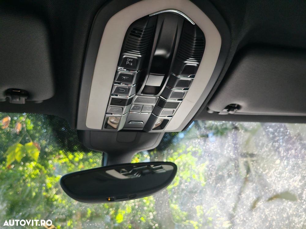 Porsche Cayenne 3.0 L V6 - 7