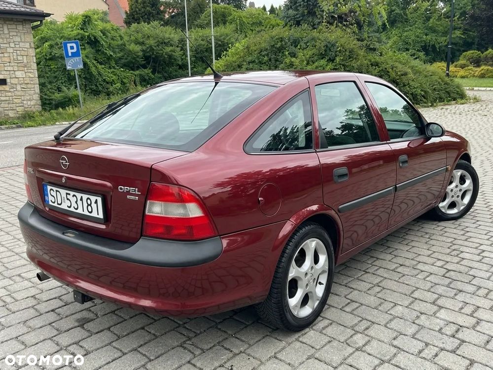 Opel Vectra 1.6 GL - 21