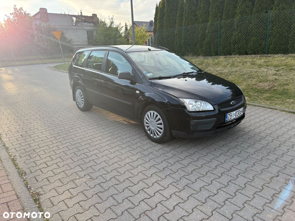 Ford Focus 1.6 TDCi DPF Style - 4