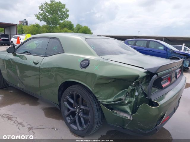 Dodge Challenger - 9