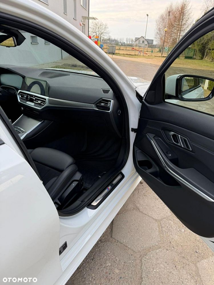 BMW Seria 3 320d Edition M Sport Shadow - 17