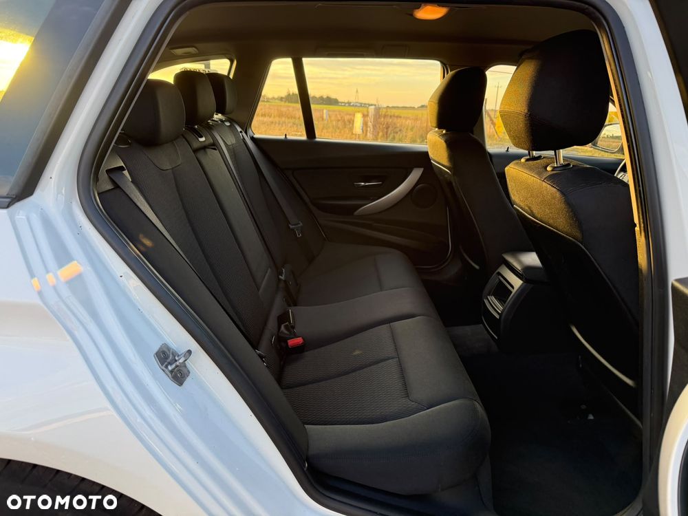 BMW Seria 3 318d Edition M Sport Shadow - 27