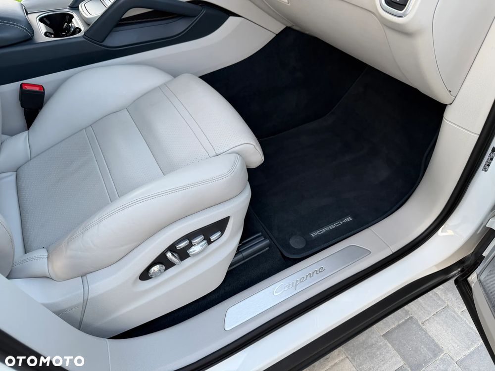 Porsche Cayenne Platinum Edition - 24