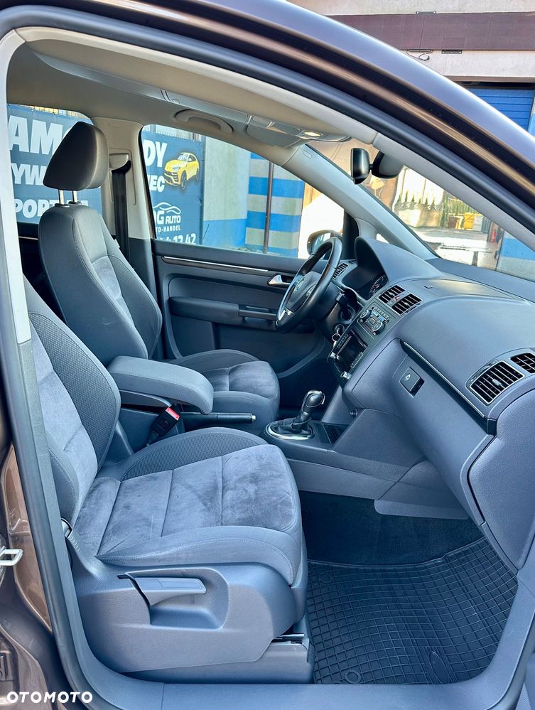 Volkswagen Touran 2.0 TDI DPF DSG Highline - 12