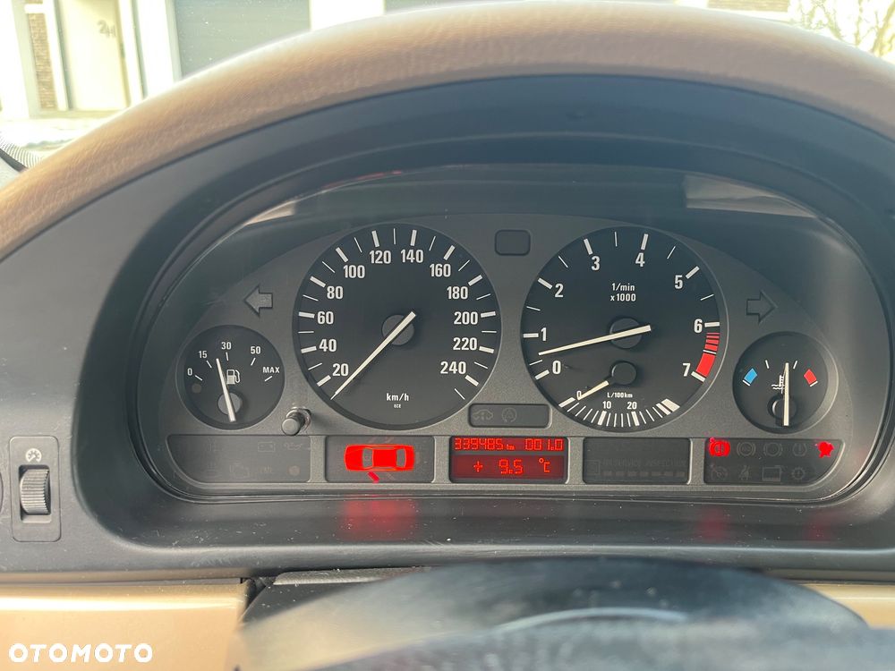 BMW Seria 5 528i - 3
