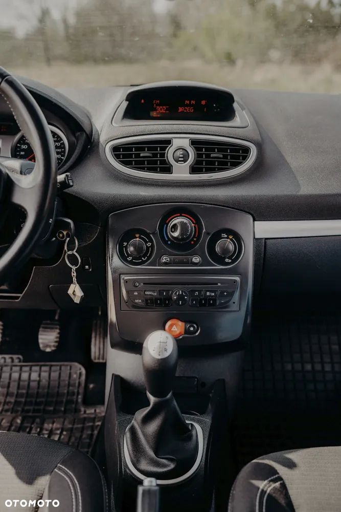 Renault Clio - 22