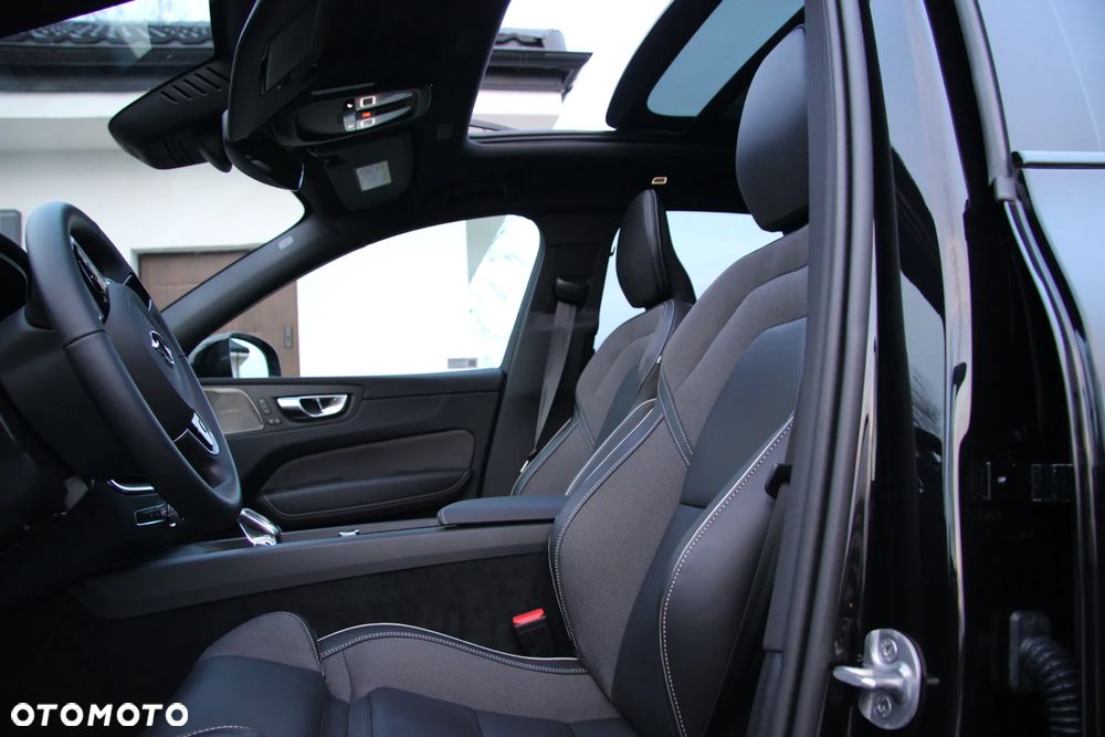 Volvo XC 60 B5 B AWD Plus Black Edition - 35