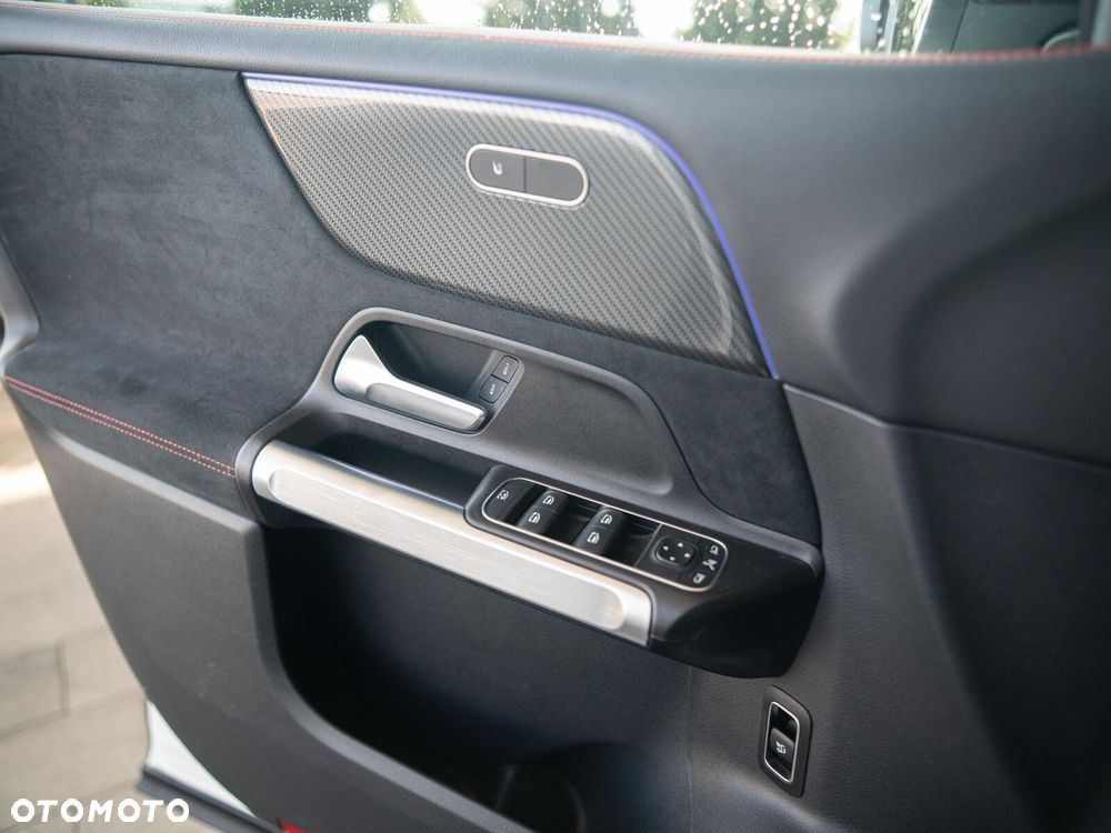 Mercedes-Benz GLB 220 mHEV 4-Matic AMG Line 8G-DCT - 20