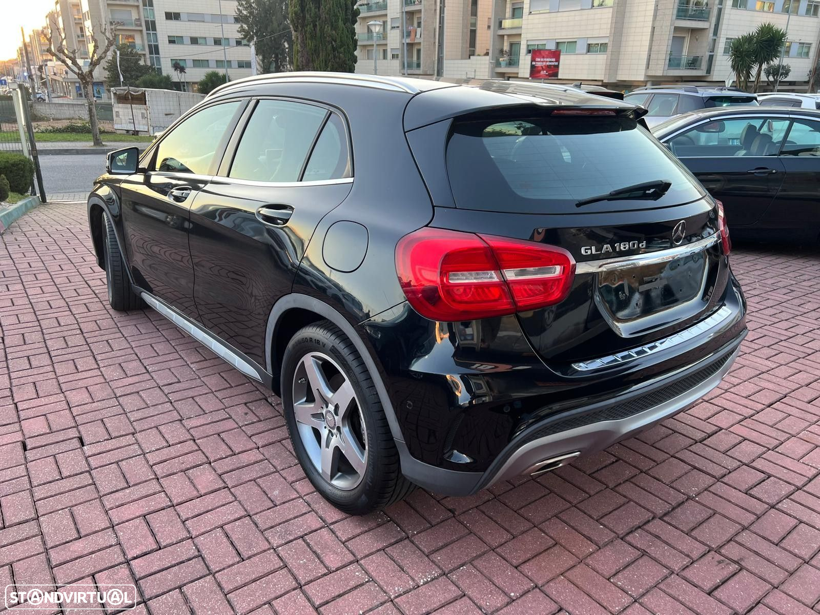 Mercedes-Benz GLA 180 CDi AMG Line - 9