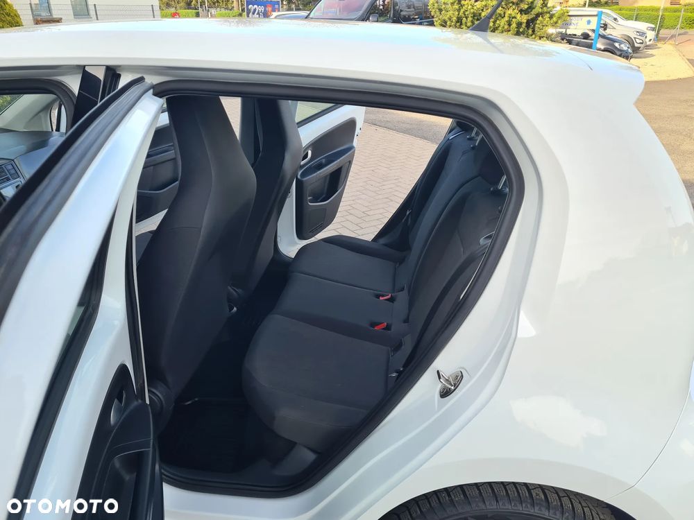 Volkswagen up! United - 6