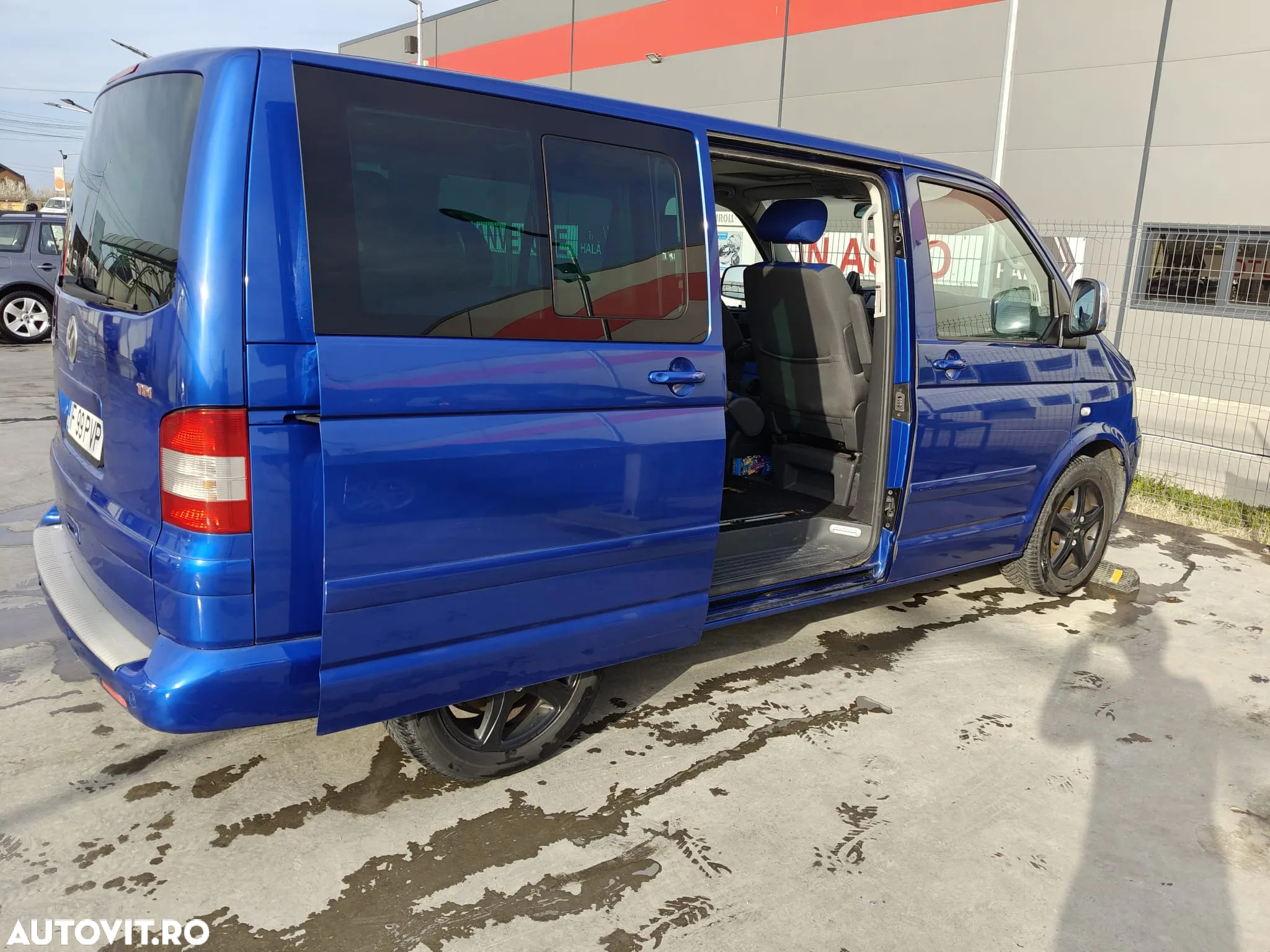 Volkswagen Multivan - 20