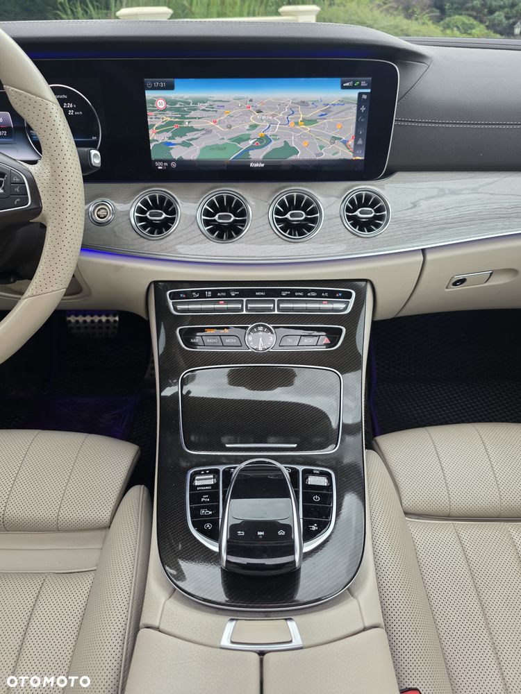 Mercedes-Benz Klasa E 220 d 4-Matic 9G-TRONIC - 11