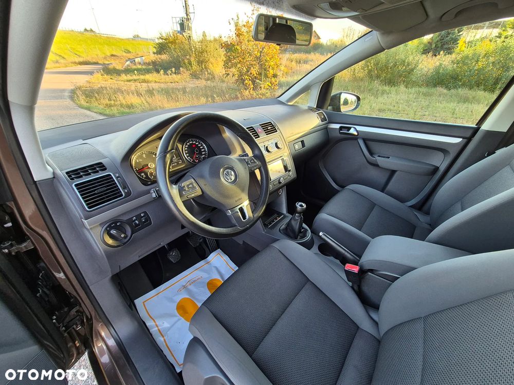 Volkswagen Touran - 25